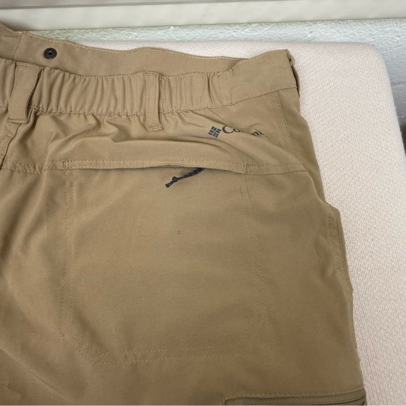 Columbia Classic Tan Men's Flat Front Shorts size 40 - Picture 5 of 11